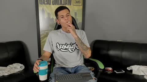 Snapshot of jamesinked_ chatting on December 2024 10:06:01 PM Jamesinked online show from December 2024 10:06:01 PM