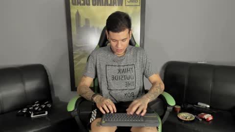 Snapshot of jamesinked_ chatting on December 2024 11:51:01 PM Jamesinked online show from December 2024 11:51:01 PM