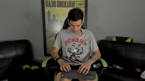 Snapshot of jamesinked_ chatting on December 2024 10:15:02 PM Jamesinked online show from December 2024 10:15:02 PM