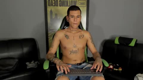 Snapshot of jamesinked_ chatting on January 2025 12:45:01 AM Jamesinked online show from January 2025 12:45:01 AM