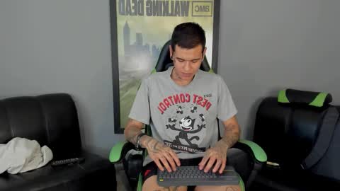 Snapshot of jamesinked_ chatting on January 2025 07:10:02 PM Jamesinked online show from January 2025 07:10:02 PM