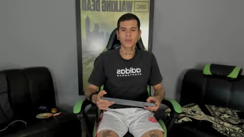 Snapshot of jamesinked_ chatting on February 2025 06:48:01 PM Jamesinked online show from February 2025 06:48:01 PM