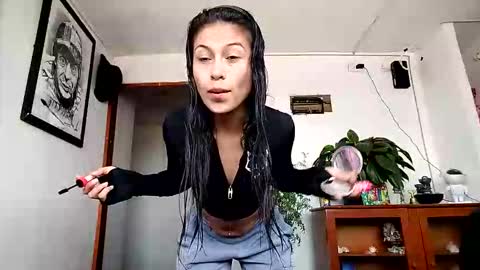 janariivera1 online show from November 2025 03:45:01 PM