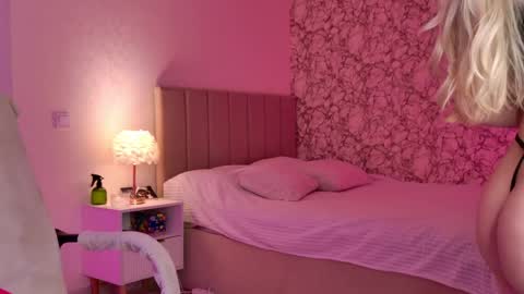 jane suckss online show from April 2026 04:01:01 PM