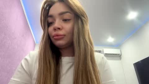 Mia online show from May 2026 06:53:01 AM
