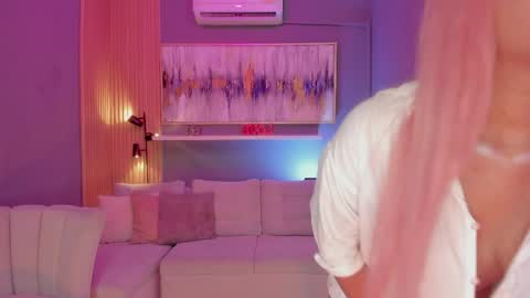 Janinne  online show from April 2026 11:39:02 AM