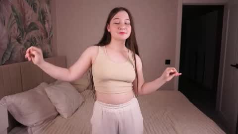 Isabella online show from October 2025 05:33:01 PM
