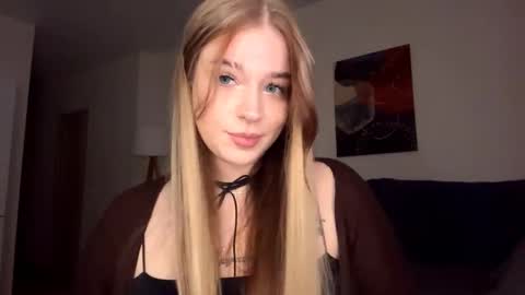 Snapshot of janniekeneipp chatting on October 2025 05:15:02 PM Janni online show from October 2025 05:15:02 PM