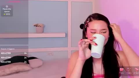 Snapshot of jasminebella0 chatting on February 2025 11:19:02 PM Jazmin online show from February 2025 11:19:02 PM