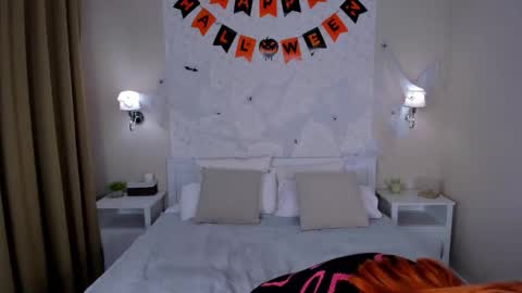 Charlotte online show from October 2025 02:04:02 AM