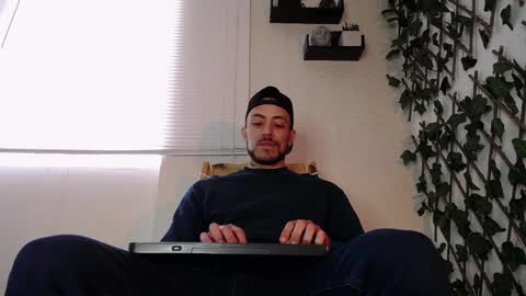 Snapshot of jasson_king01 chatting on February 2025 06:33:01 PM JKing online show from February 2025 06:33:01 PM