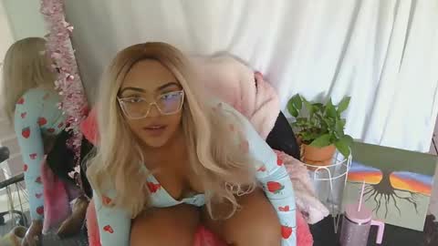 Snapshot of jassynicole chatting on January 2025 02:52:01 PM Jaslene Lovely online show from January 2025 02:52:01 PM