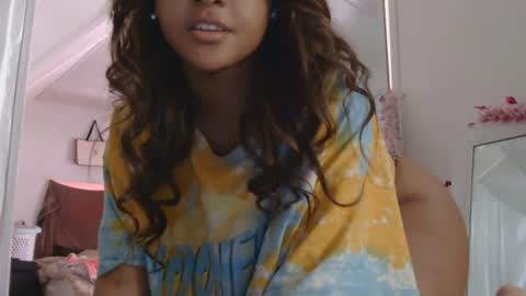 Snapshot of jassynicole chatting on February 2025 03:10:02 PM Jaslene Lovely online show from February 2025 03:10:02 PM