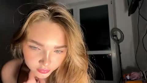 Ginny online show from December 2025 07:53:01 PM