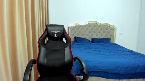  Javi  online show from December 2025 10:48:02 PM