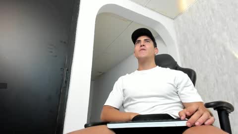 jaxon_steel01 online show from March 2025 05:09:01 AM