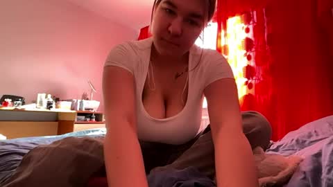 Mia online show from April 2026 02:23:02 PM