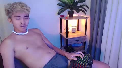 jaysee_hugecox online show from May 2026 02:23:01 PM