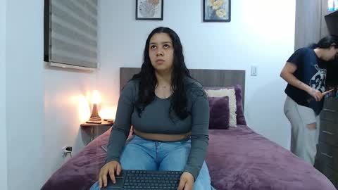 Jazmin and Scarlett online show from March 2026 10:15:02 AM