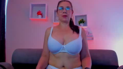 Jazmin online show from March 2026 01:05:02 PM