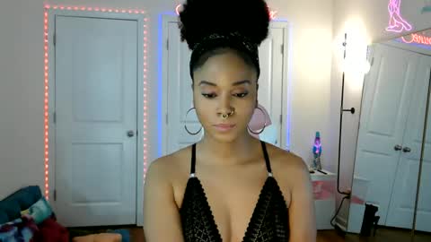 Snapshot of jazminefox chatting on May 2026 05:28:01 PM Jazmine Fox online show from May 2026 05:28:01 PM