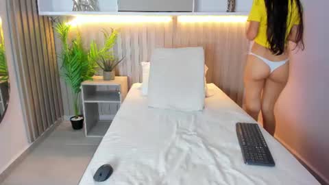Jazmin online show from July 2026 08:44:01 PM