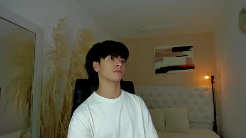 J E A N online show from December 2024 08:07:02 PM