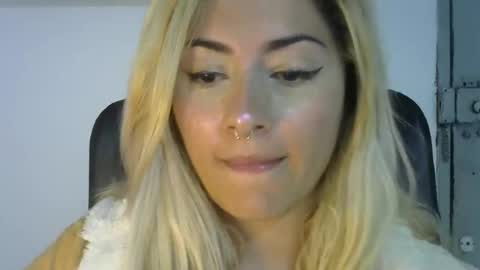 Jean online show from October 2025 10:32:02 PM