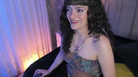 Jean online show from September 2025 08:01:02 PM