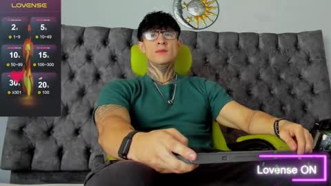Snapshot of jeins_carter chatting on February 2025 01:22:01 PM JC online show from February 2025 01:22:01 PM
