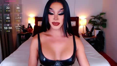 Queen Jenifer online show from April 2026 06:47:01 PM