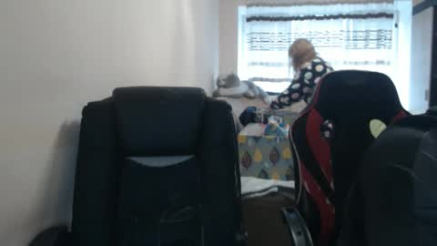 JenisAndPeter online show from April 2026 05:27:01 AM