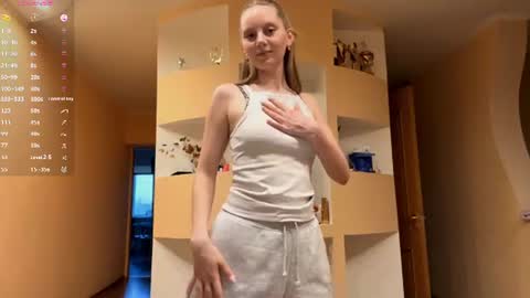 Snapshot of jenlauder chatting on June 2026 04:30:01 PM Jen online show from June 2026 04:30:01 PM