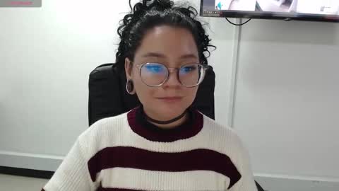 jenn online show from November 2025 05:01:02 PM