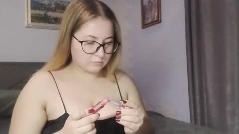 Nicol online show from December 2025 08:27:02 PM