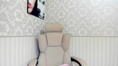 Jennifer online show from October 2025 01:42:01 PM