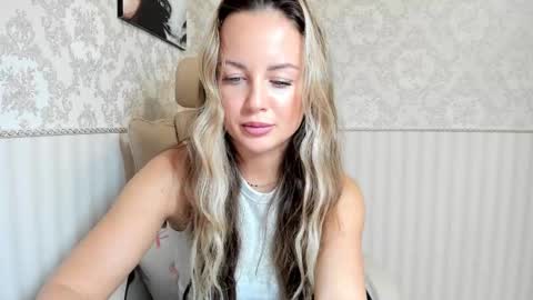 Jennifer online show from October 2025 06:20:02 PM