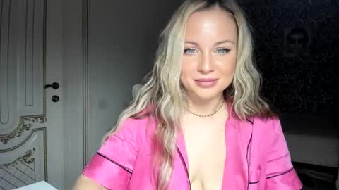 Jennifer online show from April 2026 08:43:01 PM