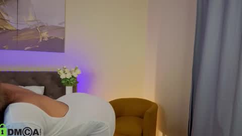 Jennifer hayess online show from December 2025 01:33:02 AM