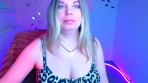 Jennifer online show from April 2026 06:03:02 AM