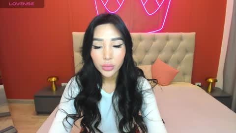 Jennifer online show from October 2025 06:19:01 AM