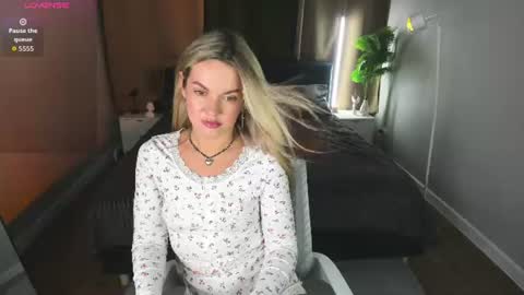 Snapshot of jennifer_perezz chatting on June 2026 05:12:02 PM Jennifer Perezz online show from June 2026 05:12:02 PM