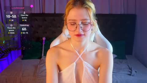 Snapshot of jenny_bunny_ chatting on March 2025 07:41:01 AM jenny_bunny_ online show from March 2025 07:41:01 AM