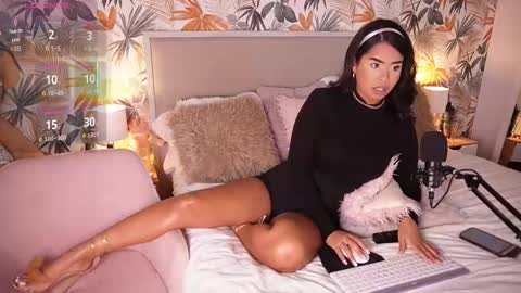 Jenny Roberts online show from October 2025 07:04:02 PM