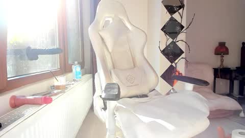 infamous blondiechloe.             Jennyjennywildd online show from October 2025 07:50:02 AM