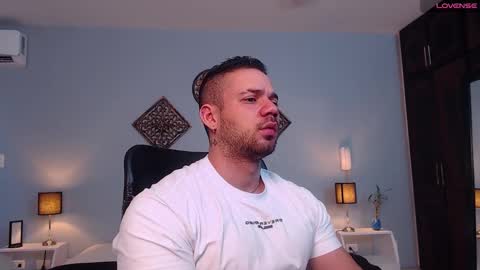 Snapshot of jeremylowe chatting on January 2025 01:09:02 PM Jeremy Lowe online show from January 2025 01:09:02 PM