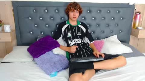 jermi_johnson online show from September 2025 12:49:02 PM