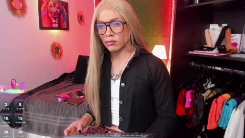 Jess online show from October 2025 04:11:01 AM