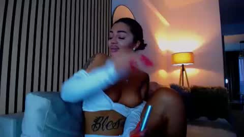 Jess online show from October 2025 05:27:01 AM