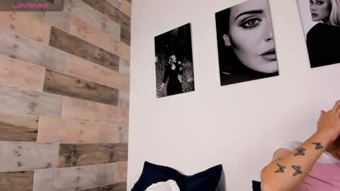 JESSI AND NAOMI online show from December 2024 01:04:02 AM